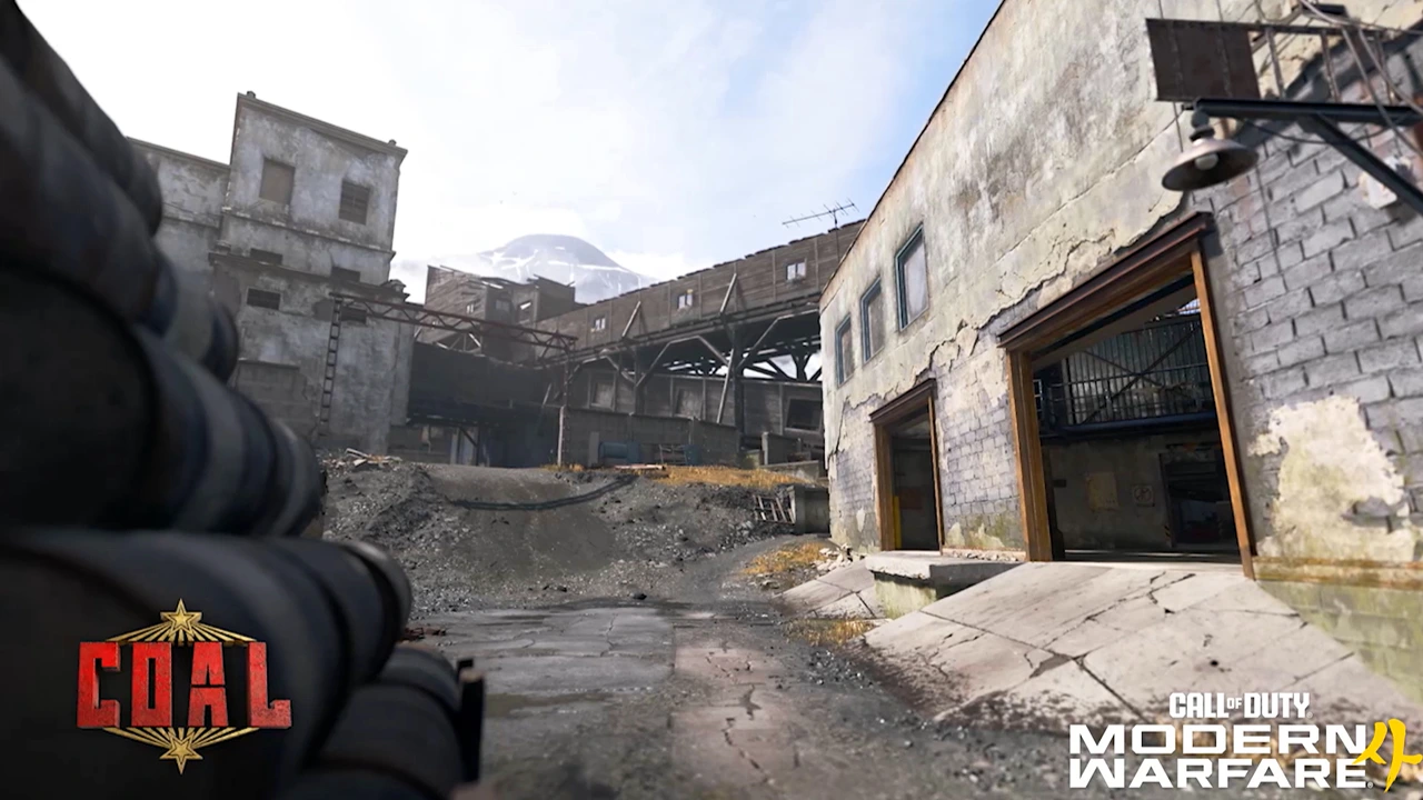 Overhead tactical view of the Coal processing plant map in Modern Warfare 4
